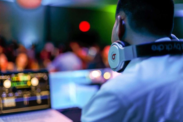 corporate-events-disc-jockey.jpg